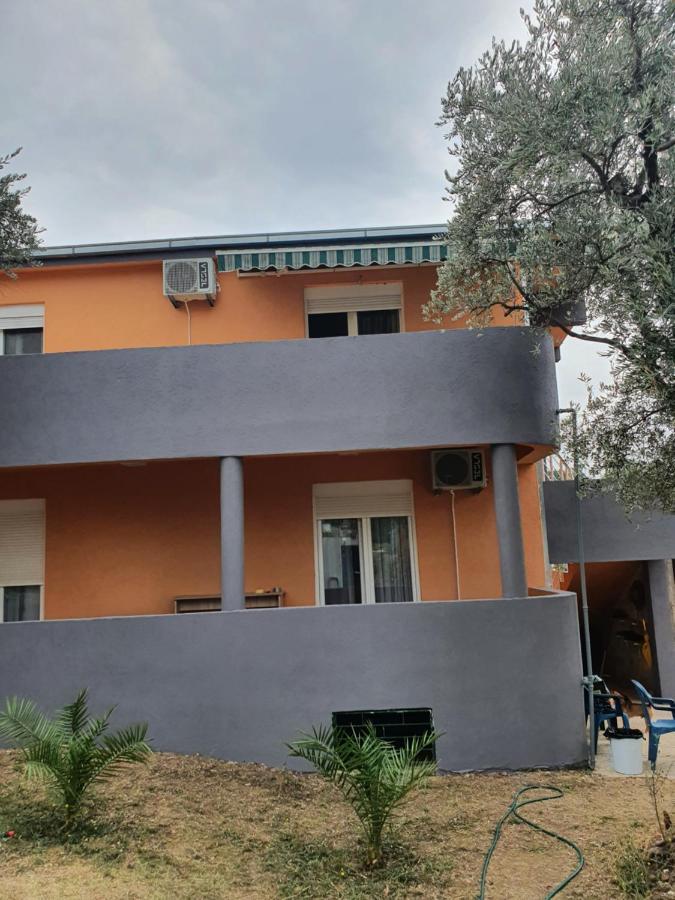 Apartmen Kuca Za Odmor I Familiju Bar Exterior photo